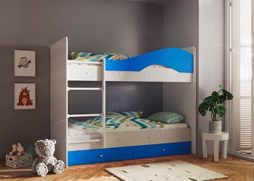 Детская кровать для мальчика Мая с 2 ящиками на щитах, корпус Млечный дуб, фасад Синий в Чите