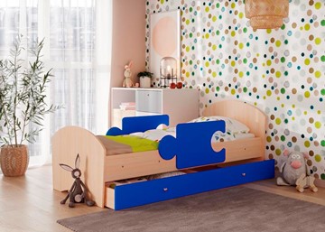 Детская кровать с ящиком и бортиками Мозайка, корпус Млечный дуб/фасад Синий (щиты) в Чите