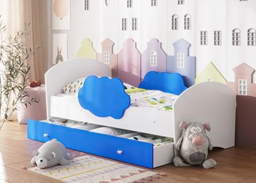 Детская кровать Тучка с ящиком, корпус Белый, фасад Синий в Чите
