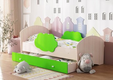 Детская кровать с бортиками Тучка с ящиком, корпус Дуб млечный, фасад Лайм в Чите