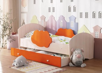 Детская кровать Тучка с ящиком, корпус Дуб млечный, фасад Оранжевый в Чите
